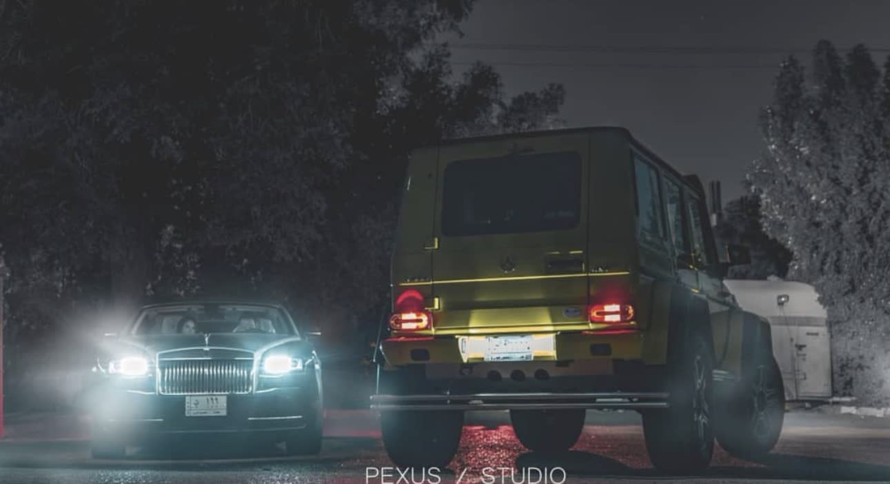 Rolls-Royce Dawn and Mercedes-Benz G-Class, night set